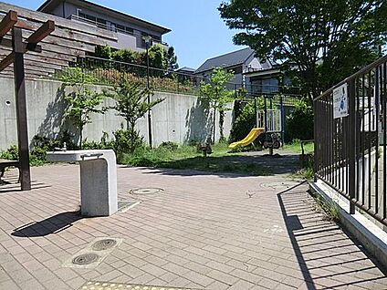 笹下三丁目公園 750m
