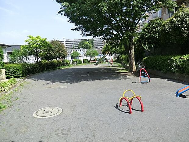 西寺尾蕪谷第二公園(約100m)