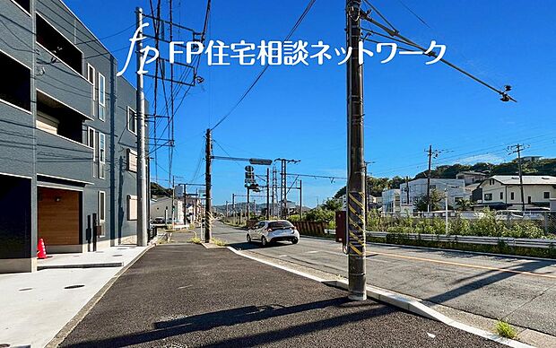 毎日のお散歩も快適な緑に恵まれたエリアは伸び伸びスローライフを叶えてくれます。自然豊富な季節の移ろいを身近に感じられる環境でストレスフリーな生活をお送りください。