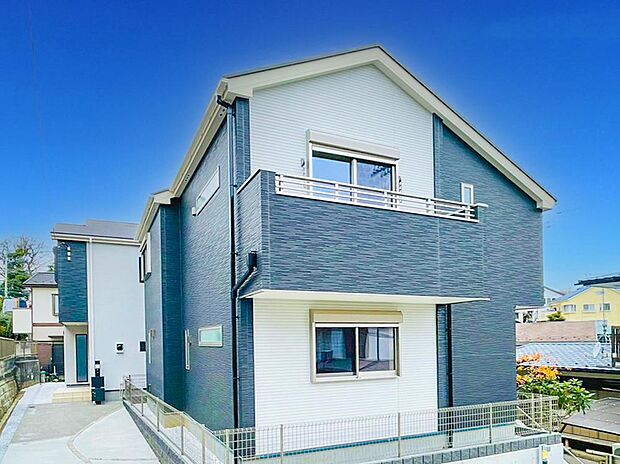 【その他画像】◇類似外観同仕様◇ 施工例のため分譲中の建物とは、外壁、屋根開口部、階数等の形状・仕様が異なります。