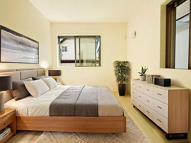 光を取り込みやすい2面採光の居室は日当たり良好です。クローゼットの完備で収納スペースも十分。(本画像はCGで作成しており、実際に現地に家具はおかれておりません。また価格に家具は含まれておりません。)