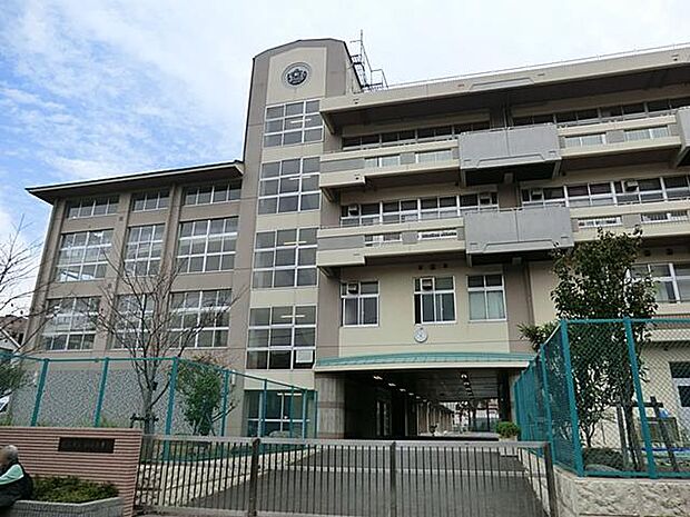 横浜市立杉田小学校（約500m・徒歩7分）