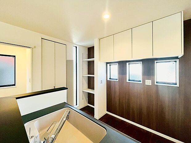 【キッチン】毎日使うキッチンが綺麗で清潔ならお料理を作るのも楽しくなりますよね。機能性とデザイン性を兼ね備えた嬉しいキッチン。