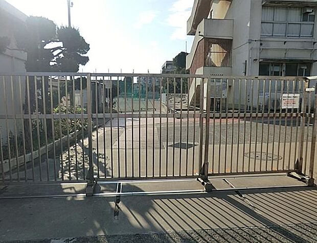 横浜市立大正中学校(約450m)