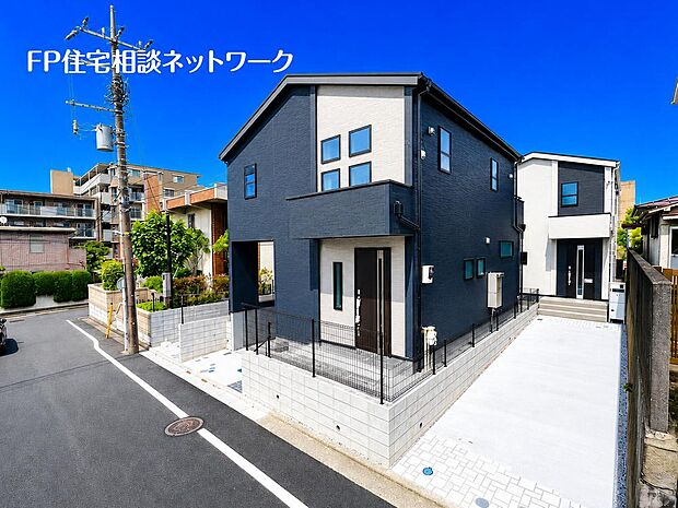 深く豊かな緑と爽快な青い空を感じるまさに横浜に暮らす心地よさを存分に堪能いただける邸宅です。グレードの高い設備仕様が標準装備のデザイン住宅で快適で便利な生活をお送り頂けます。
