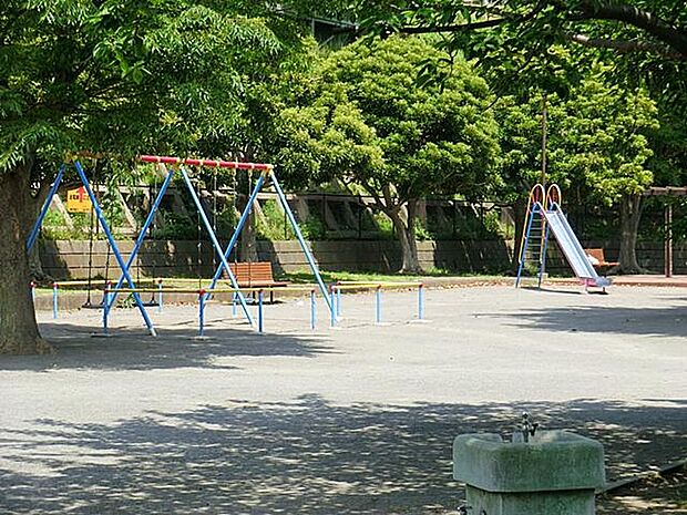 六浦第四公園(約400m)