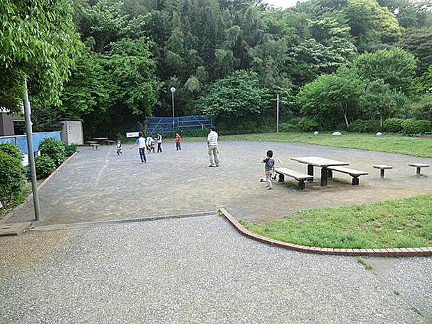 港南荻久保公園(約200m)