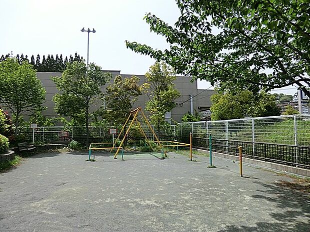 本牧間門公園(約300m・徒歩4分)