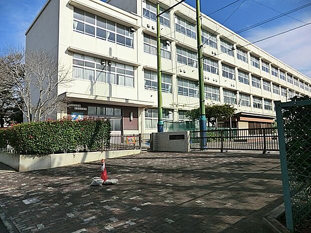 横浜市立新吉田小学校（約550m）
