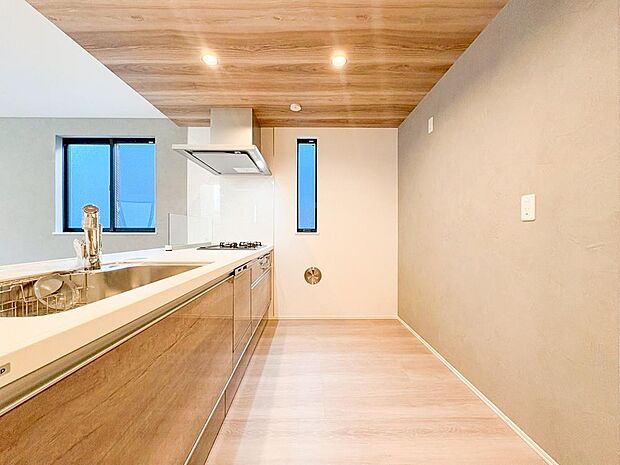 【内観】≪売主施工内観例≫  売主にて建築施工時の内観例のため、お客様が建築される際の建物とは、間取り、内装カラー、建具、設備、仕様等が異なる場合があります。