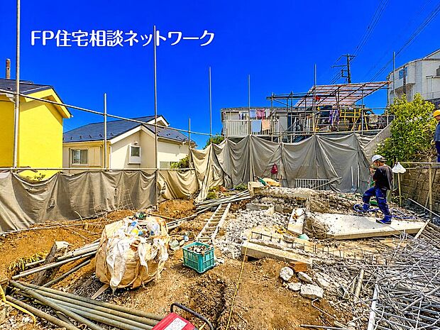 【現地外観写真】四季を通じて自然と触れ合えるスポットが周辺には盛りだくさん!お散歩やジョギング、週末のご家族での遊びに最適です。目の前に広がる開放感とゆとり、暮らしの夢を育む理想の住まいがここにはあります。