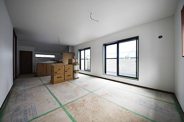 オープンでのびやかな空間を生み出す、こだわりの広がりとゆとり。家族と過ごす時間を大切にしたい方にぴったりの明るくゆとりある住空間です。