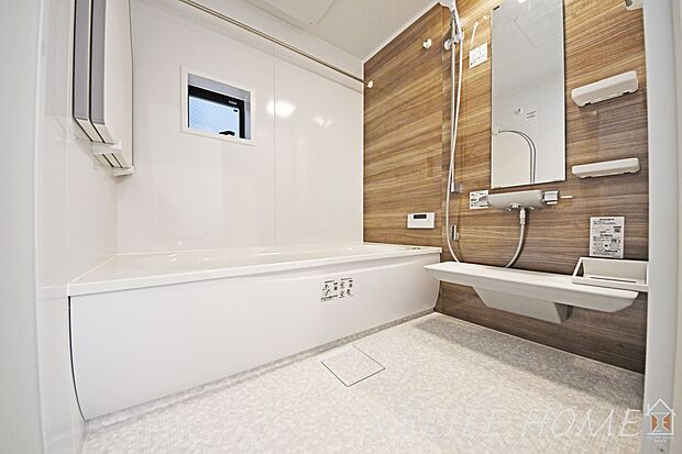 1坪タイプのユニットバス!足が伸ばせるのでゆっくり湯船に浸かれ、一日の疲れを癒します。浴室換気乾燥機付きで、入浴後の湿気もしっかり逃がします。(2号棟)