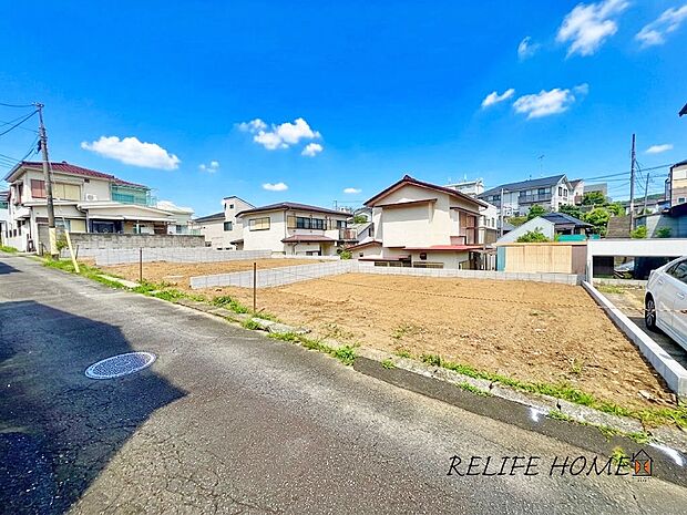 ■Appearance■ 一戸建てを中心とした街並みが整然と続き、周辺は高い建物が建っていないので、採光や開放性に恵まれ、空が広く緑の多い閑静な趣を感じる環境です。