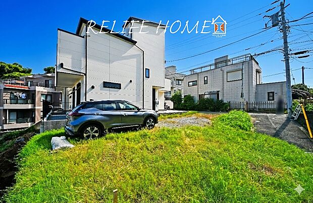 【現地外観写真】閑静な住宅地で子育て家族にピッタリ。緑に恵まれたエリアで、自然に包まれた穏やかな暮らしを実現するための、ゆとりある住環境が整っています。