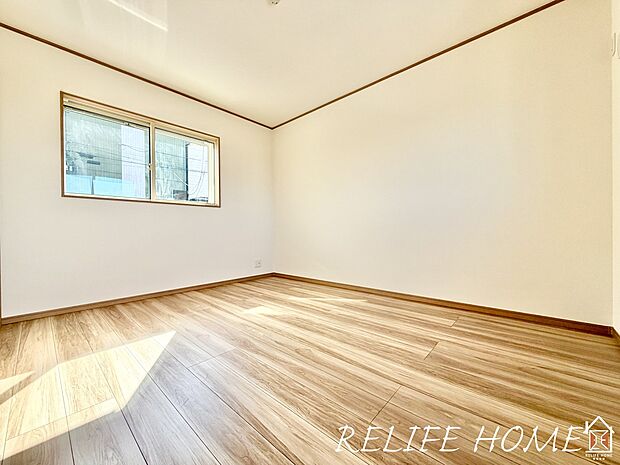 【リビング以外の居室】1日の疲れを癒し、心地よく寛げるようゆったりとした広さを確保しています。落ち着いた雰囲気でおくつろぎいただけます♪