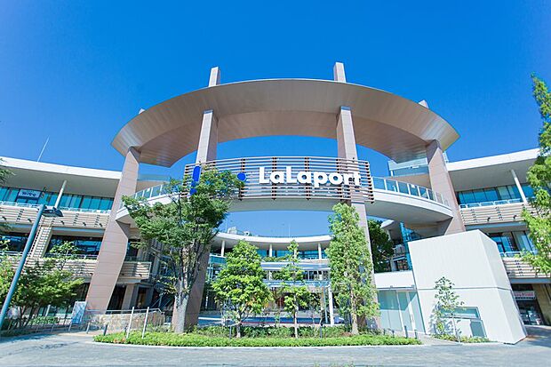 ららぽーと横浜店(約2,020m・徒歩26分)