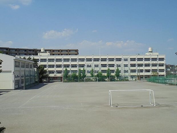 横浜市立青葉台中学校（約415m・徒歩6分）