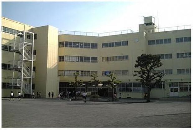 横浜市立上山小学校（約320m・徒歩4分）