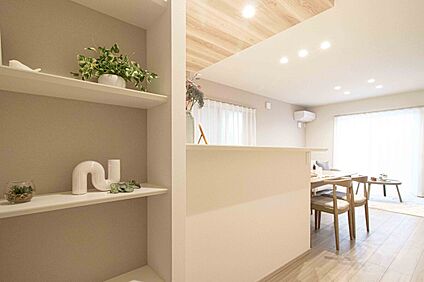 No.1号棟　キッチン横カウンター・飾り棚