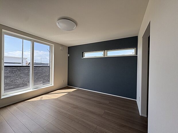 B1　洋室
8.0帖の洋室。ベッド2台置いてもゆとりがあります。