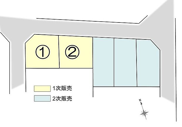 北西角地・前面道路の幅6m。お車の出入りがしやすい充分な道幅。