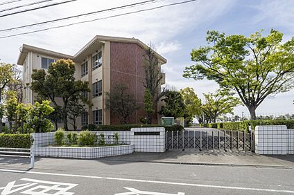朝日小学校 610m(徒歩6分)