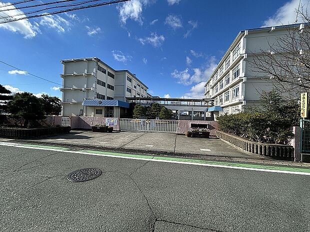 芳川北小学校（約250m）
