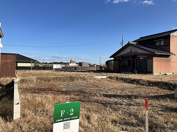 理想の住まいを叶える自由設計用地
ゆとりある敷地。
6m道路で駐車も楽々♪
