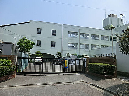 小金井市立南中学校 818m