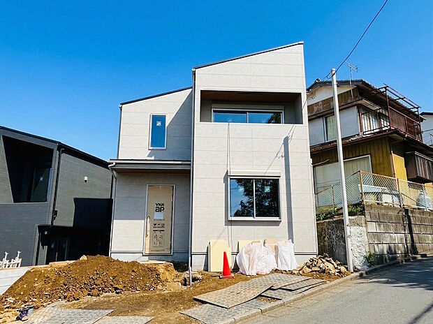 【2号棟】
2号棟は明るい木目調ベースの和モダンスタイル