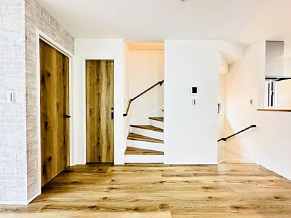 【リビング階段】