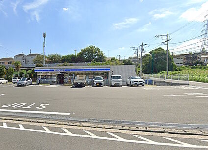 ローソン 横浜鴨居町店 450m　(7分)
