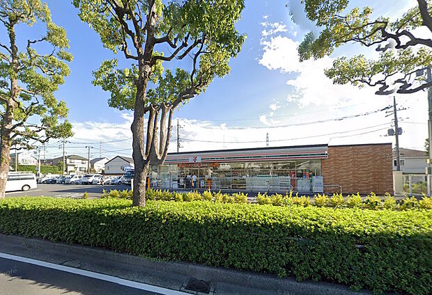 セブンイレブン横浜都筑桜並木店（約694m）