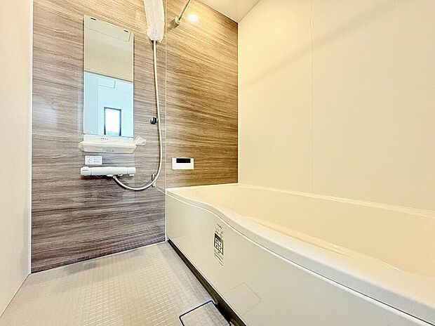 【【バスルーム】】ご家族の憩いの場として、一日の疲れを癒す場として、ゆったりとくつろげる浴室。