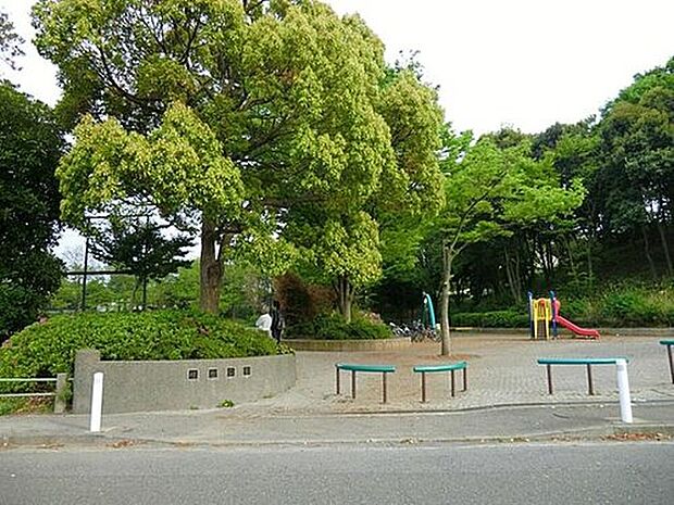 桂台公園(約749m)