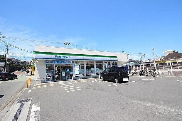 ファミリーマート町田高ヶ坂店（約785m）