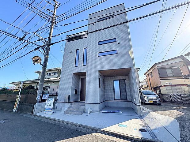 敷地全体の見通しが良く、夜間の帰宅時も安心して歩ける外構設計です。