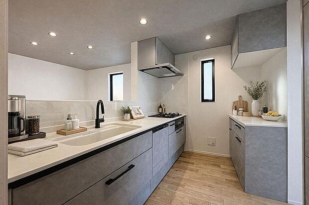 ご家族との会話を楽しみながらお料理が出来る、人気の対面キッチンです♪
※実際の室内写真をもとに、家具の配置例をCG合成しております