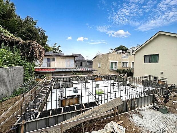 【藤沢本町駅 徒歩10分×土地51坪超】陽光注ぐ2階LDK17帖!ゆとりある敷地に佇む限定1棟