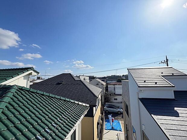 【住戸からの眺望写真】第一種低層エリアだからこそ手に入る「広い空」を、日常の一部にする贅沢がここにあります。