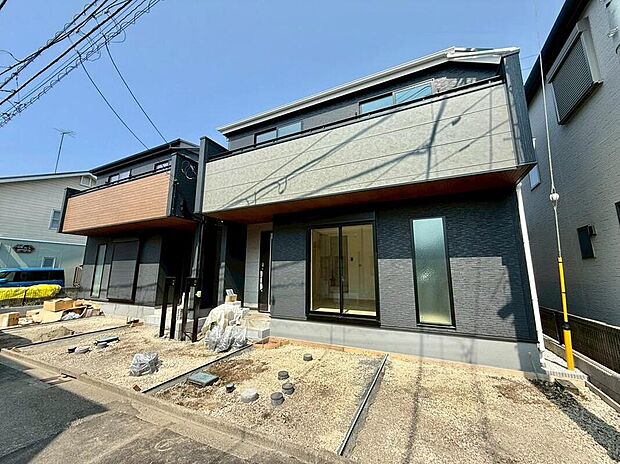 【現地外観写真】日当たりの良い南向きの外観。室内まで光が入りやすく、洗濯物も乾きやすい立地です。