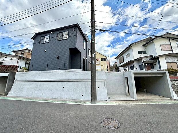 背の高い車も安心!ハイルーフ対応の駐車場付き!