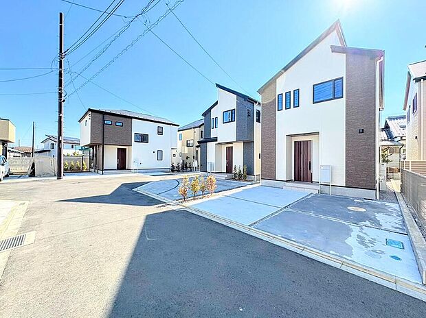 【前面道路含む現地写真】全棟それぞれ間取りプランが違うので、お好みのプランがきっと見つかります♪