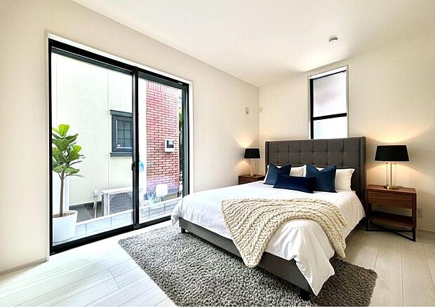 【リビング以外の居室】暮らしに合わせて自由に使える、快適な洋室。家族の成長に寄り添う空間です。※画像は実際の室内写真をもとに、家具・調度品の配置例をCG合成したもので、家具等は販売価格に含まれません。