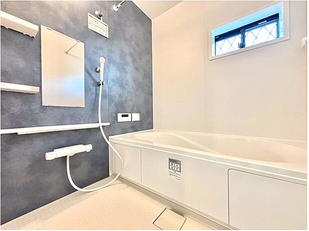 【浴室】ホッと足を伸ばせるゆったり広々とした空間に1日の疲れが癒されます。ミラブルzero・ミラバスを標準装備。毎日のバスタイムをエステに♪