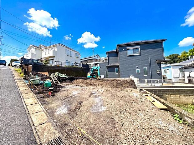 【現地外観写真】◆【開放感あふれる住まい】2階バルコニー2ヶ所+ルーフバルコニー♪