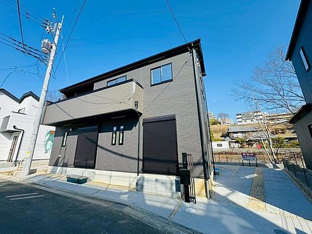 【【外観】】2台分のカースペースを確保しています!来客時や増車時にも助かります。