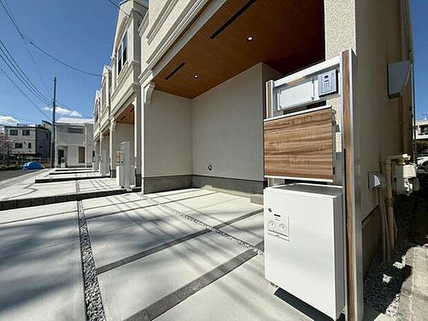 【◇◆宅配BOX◆◇】不在時でも荷物を受け取ることができます♪再配達の手間を減らし、忙しい毎日の中で助かる設備です!【同仕様写真】