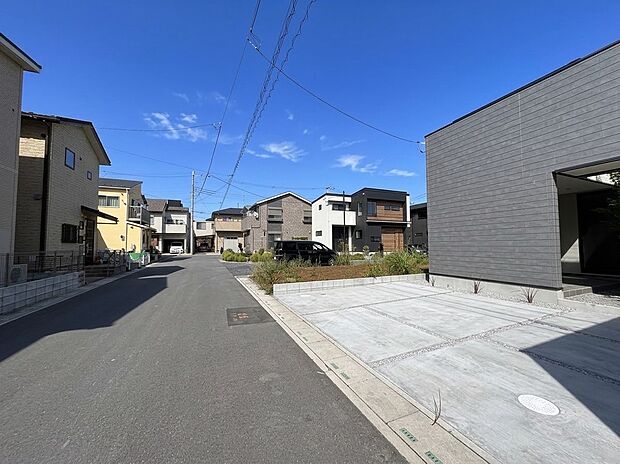 【前面道路】車の通行が少ないので、静かな住環境を維持することができます。